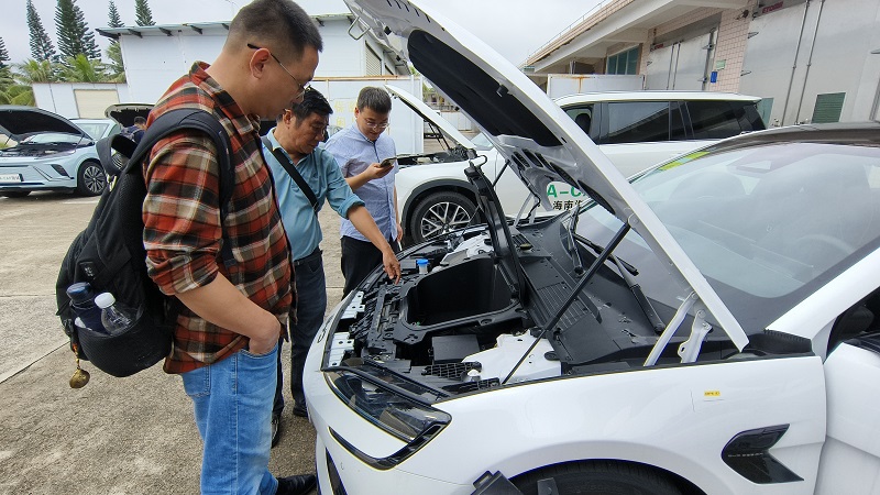 专家看车.jpg